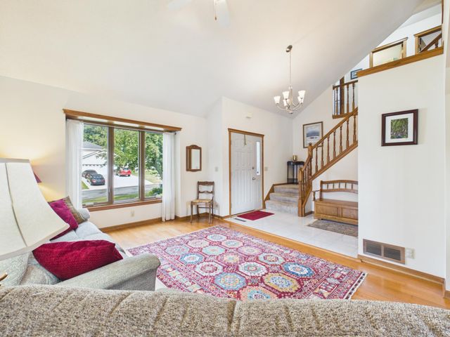 2194 Jennifer Court, North Saint Paul, MN 55109