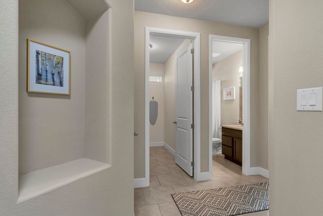 8609 Forecast Court NW, Albuquerque, NM 87120