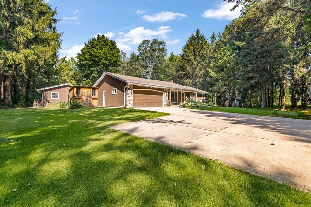 6775 Glacier DRIVE, West Bend, WI 53090