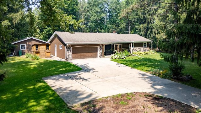 6775 Glacier DRIVE, West Bend, WI 53090