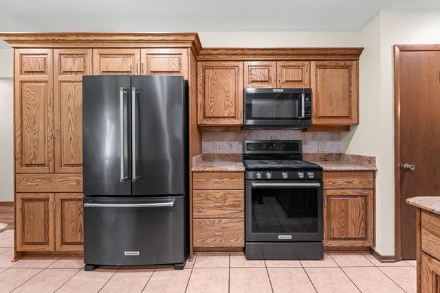 6775 Glacier DRIVE, West Bend, WI 53090