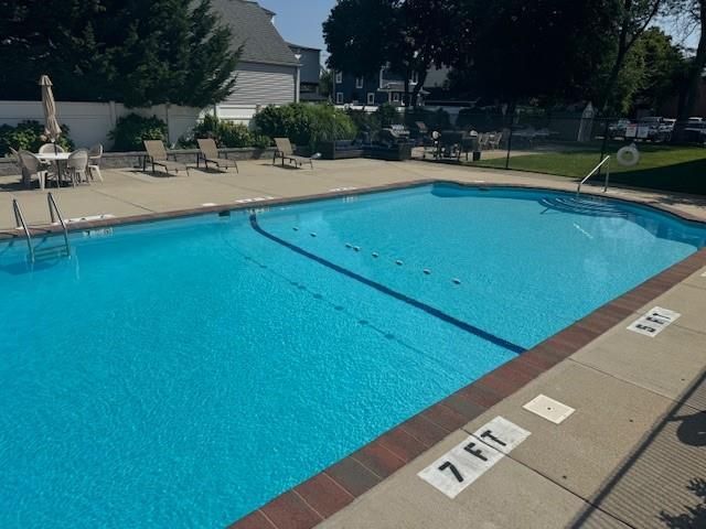 250 W Merrick Road 2R, Freeport, NY 11520