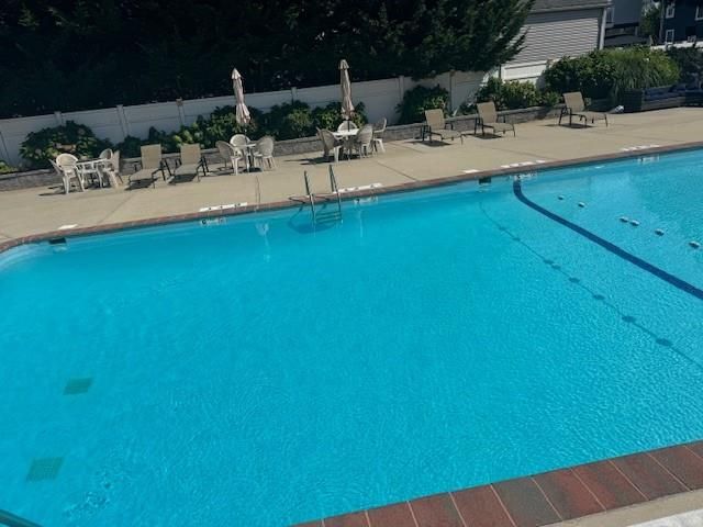 250 W Merrick Road 2R, Freeport, NY 11520