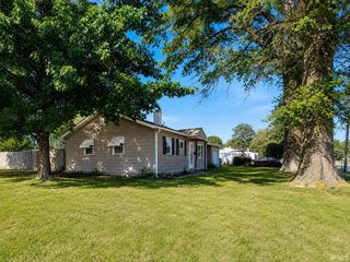 525 W Mill Road, Evansville, IN 47710