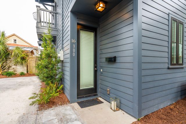 16 Cleveland Street 300, Charleston, SC 29403