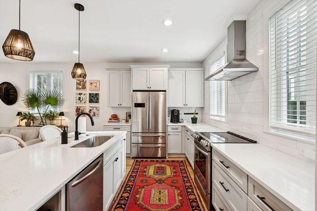 16 Cleveland Street 300, Charleston, SC 29403