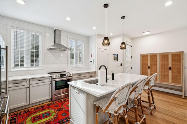 16 Cleveland Street 300, Charleston, SC 29403