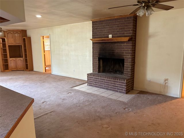 215 E Leecraft, Colbert, OK 74733