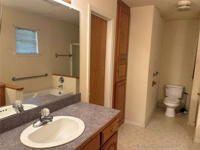 215 E Leecraft, Colbert, OK 74733