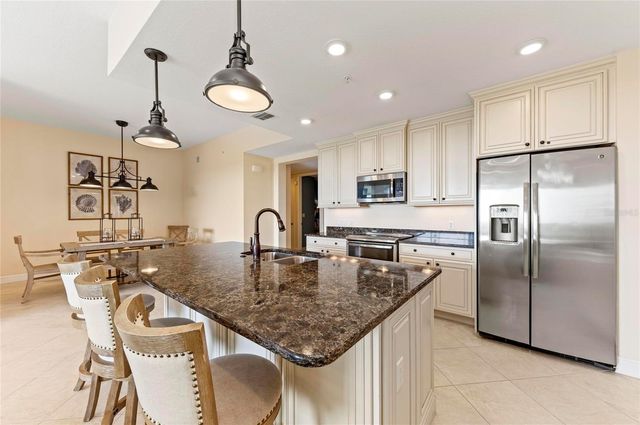 395 ARUBA CIRCLE 402, Bradenton, FL 34209