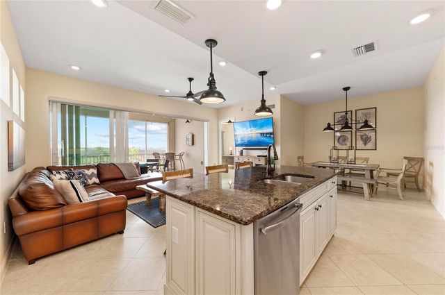 395 ARUBA CIRCLE 402, Bradenton, FL 34209