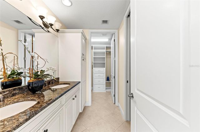 395 ARUBA CIRCLE 402, Bradenton, FL 34209
