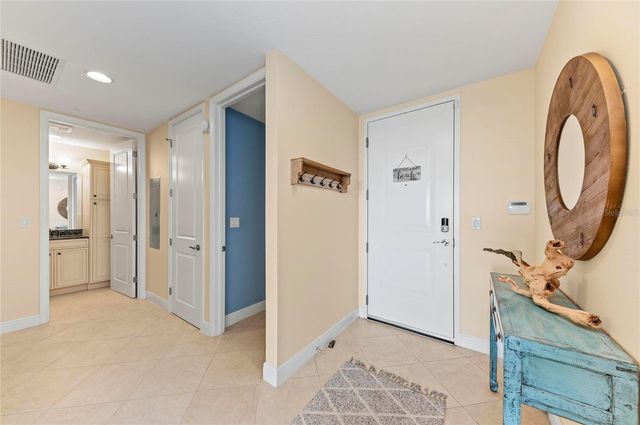 395 ARUBA CIRCLE 402, Bradenton, FL 34209