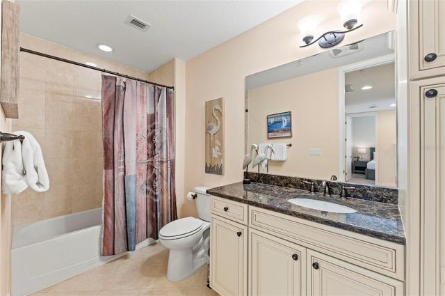 395 ARUBA CIRCLE 402, Bradenton, FL 34209