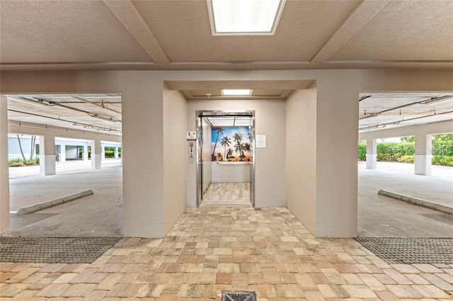 395 ARUBA CIRCLE 402, Bradenton, FL 34209