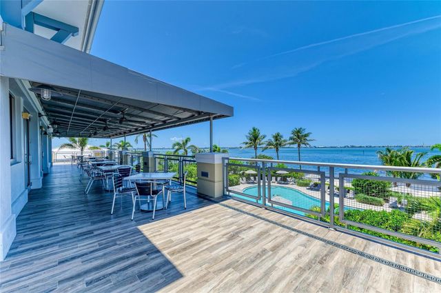 395 ARUBA CIRCLE 402, Bradenton, FL 34209