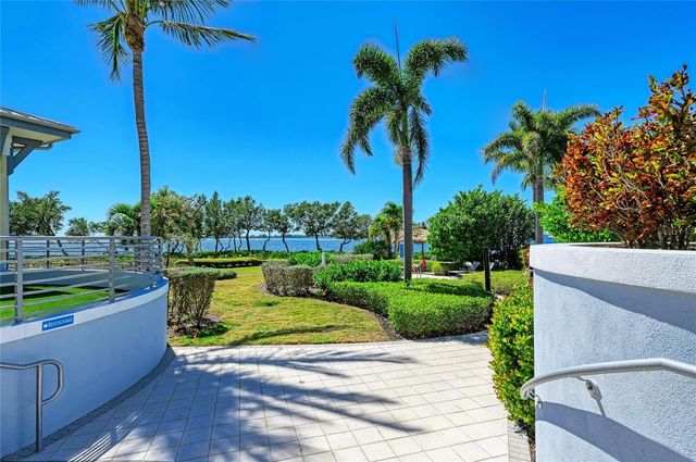 395 ARUBA CIRCLE 402, Bradenton, FL 34209