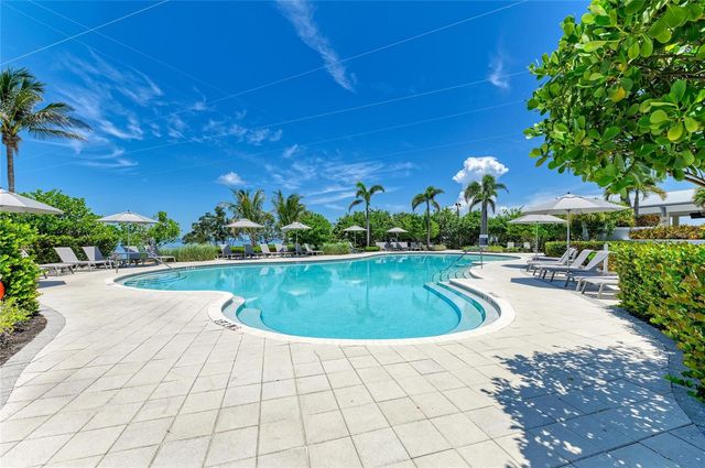 395 ARUBA CIRCLE 402, Bradenton, FL 34209