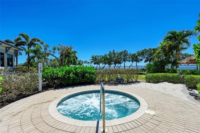 395 ARUBA CIRCLE 402, Bradenton, FL 34209