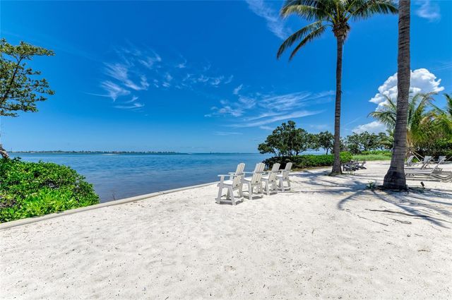 395 ARUBA CIRCLE 402, Bradenton, FL 34209