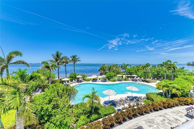 395 ARUBA CIRCLE 402, Bradenton, FL 34209