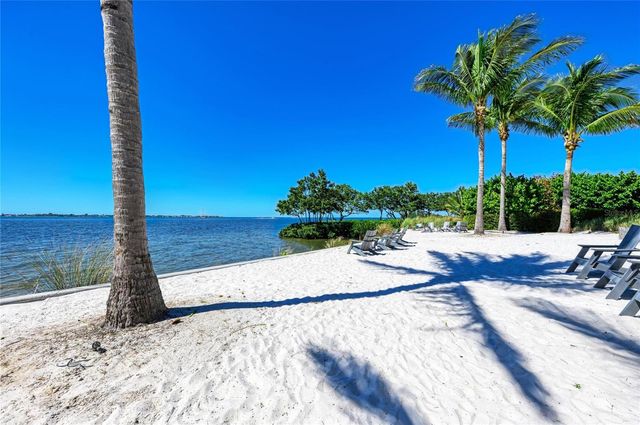 395 ARUBA CIRCLE 402, Bradenton, FL 34209