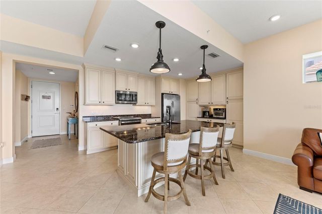 395 ARUBA CIRCLE 402, Bradenton, FL 34209