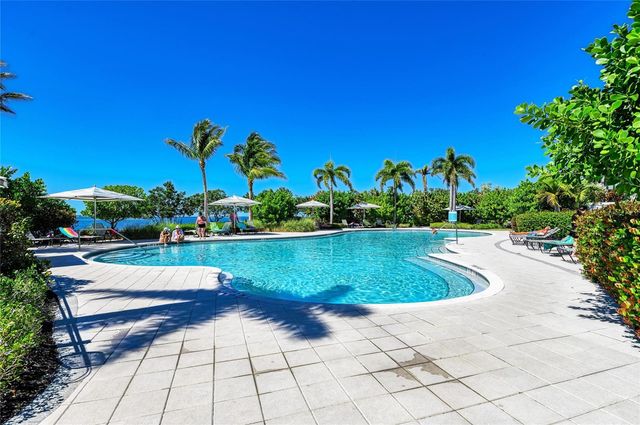 395 ARUBA CIRCLE 402, Bradenton, FL 34209