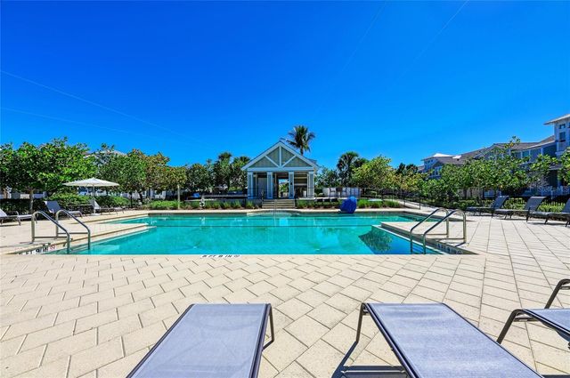 395 ARUBA CIRCLE 402, Bradenton, FL 34209