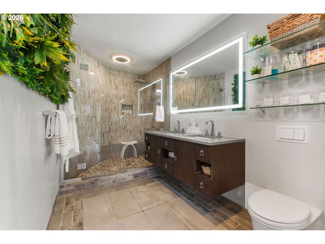 1054 Ne FALOMA Rd, Portland, OR 97211