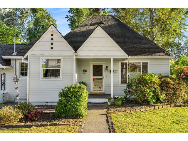 1054 Ne FALOMA Rd, Portland, OR 97211