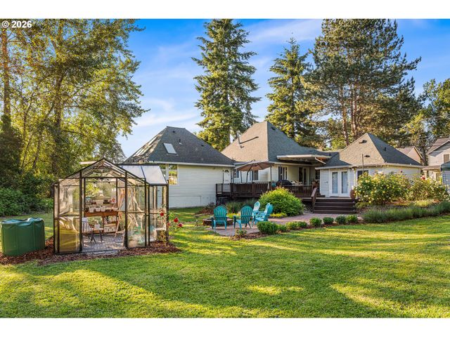 1054 Ne FALOMA Rd, Portland, OR 97211