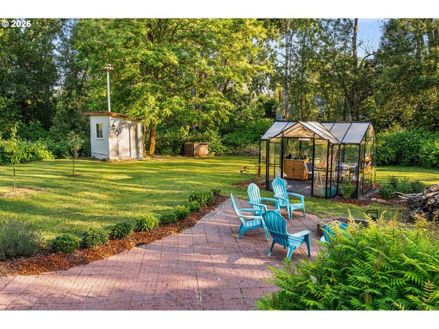 1054 Ne FALOMA Rd, Portland, OR 97211