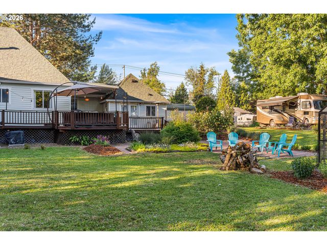 1054 Ne FALOMA Rd, Portland, OR 97211