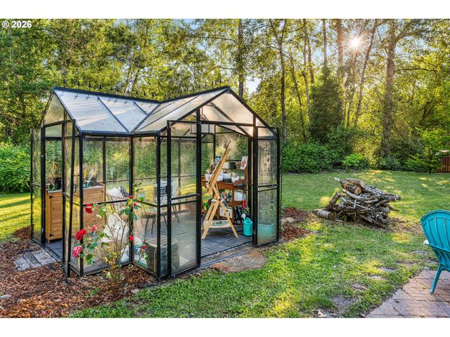 1054 Ne FALOMA Rd, Portland, OR 97211