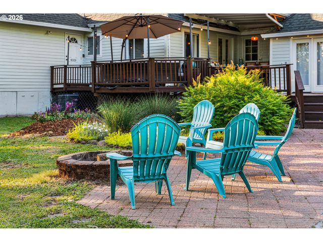 1054 Ne FALOMA Rd, Portland, OR 97211