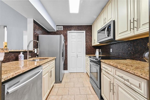 2662 NW 33rd St 2508, Oakland Park, FL 33309