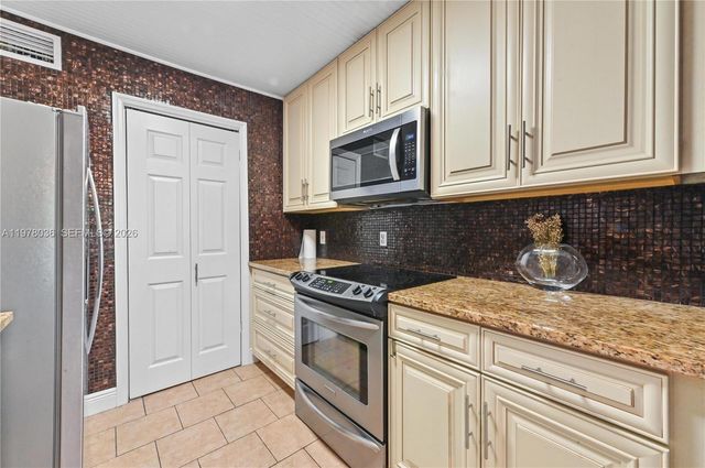 2662 NW 33rd St 2508, Oakland Park, FL 33309