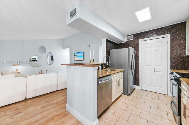 2662 NW 33rd St 2508, Oakland Park, FL 33309