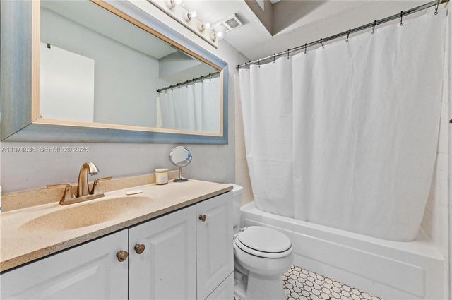 2662 NW 33rd St 2508, Oakland Park, FL 33309