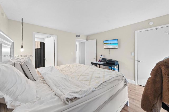 2662 NW 33rd St 2508, Oakland Park, FL 33309