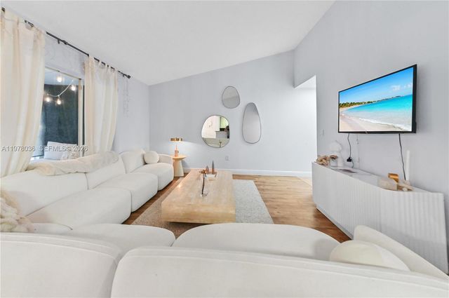 2662 NW 33rd St 2508, Oakland Park, FL 33309