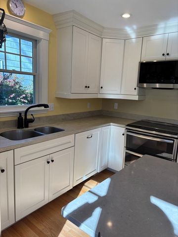 9 Hood Rd, Danvers, MA 01923