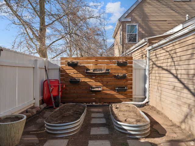 776 E GABLES ST, Midvale, UT 84047