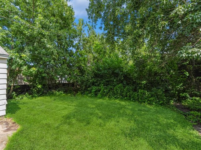 3615 Cambridge Street, Des Moines, IA 50313