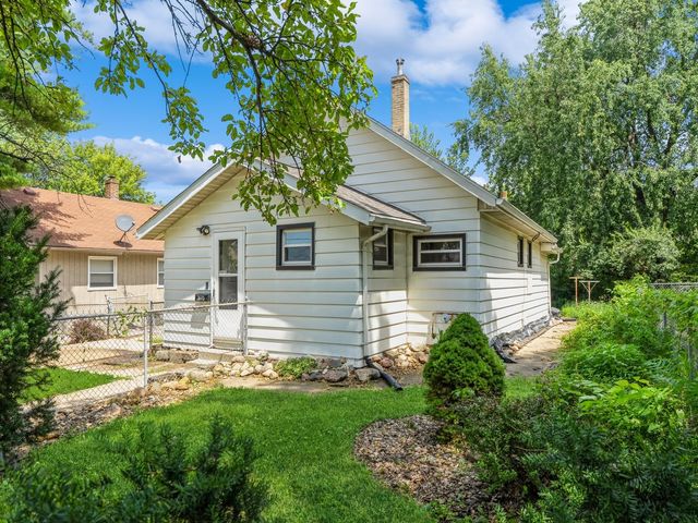 3615 Cambridge Street, Des Moines, IA 50313