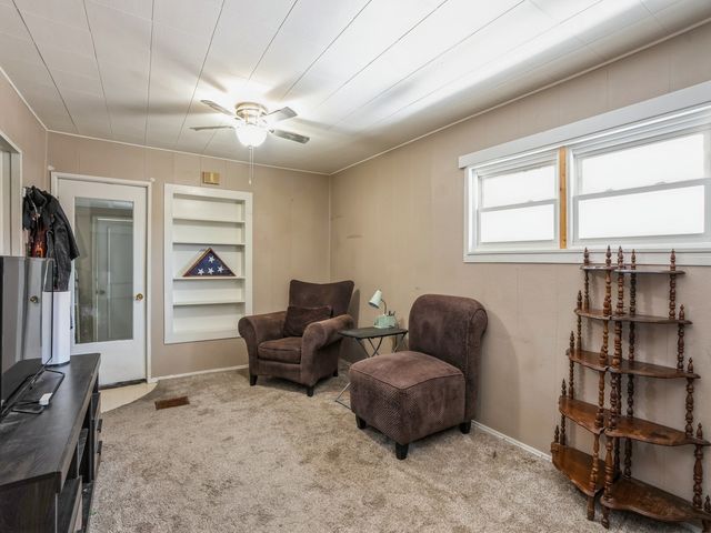 3615 Cambridge Street, Des Moines, IA 50313