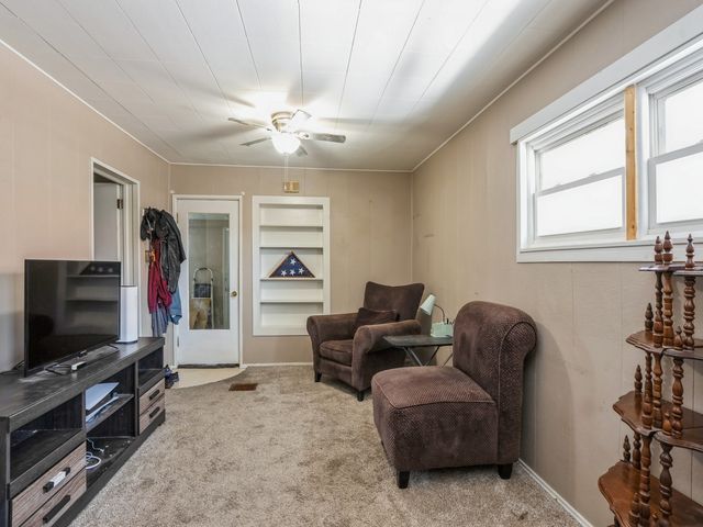 3615 Cambridge Street, Des Moines, IA 50313