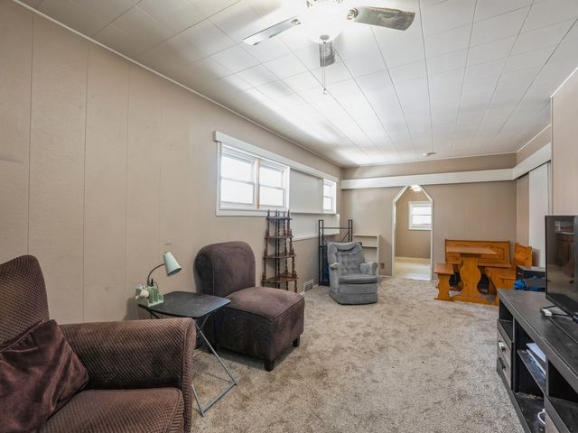 3615 Cambridge Street, Des Moines, IA 50313