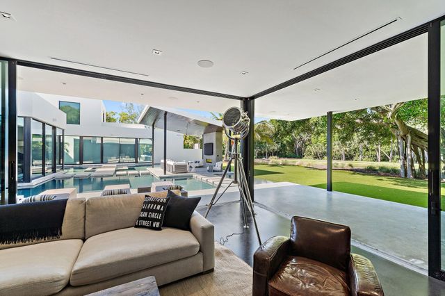 12 N Beach Road, Jupiter Island, FL 33455